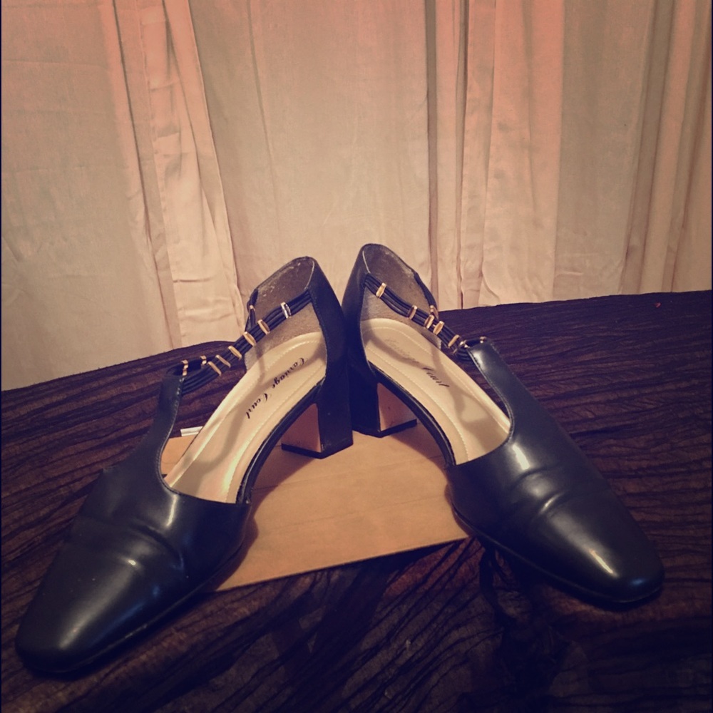 Conservative dress shoe
